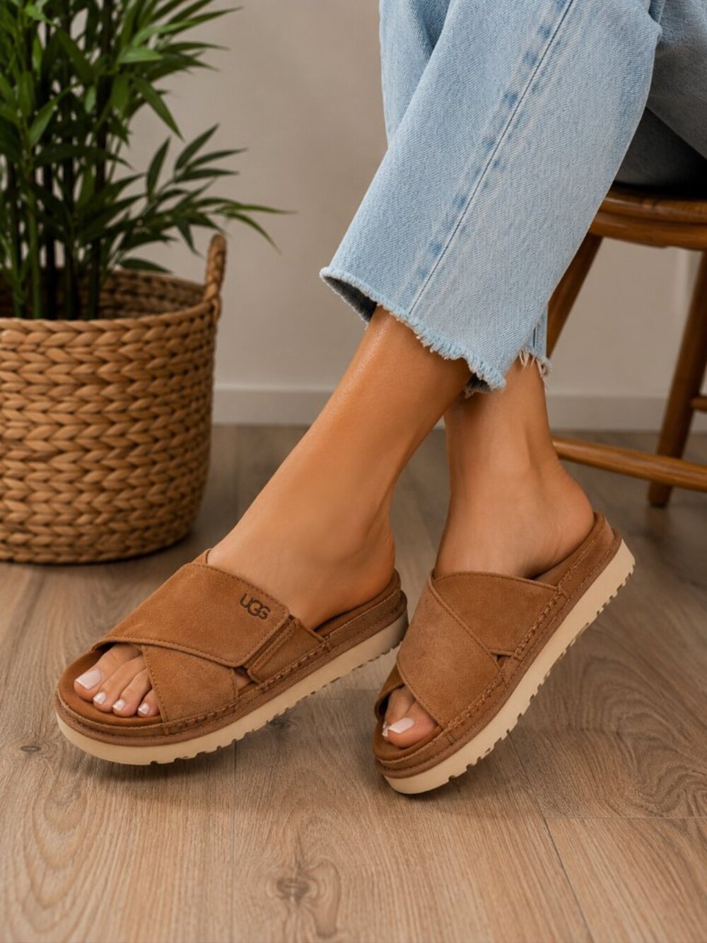UGG Goldenstar Cross Slide Sandals Chestnut Suede Women's 6.5 Adjustable Strap